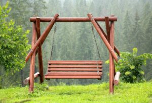 Huśtawka dla dorosłych – jakie modele wybrać i jak je wkomponować w aranżację wnętrz?