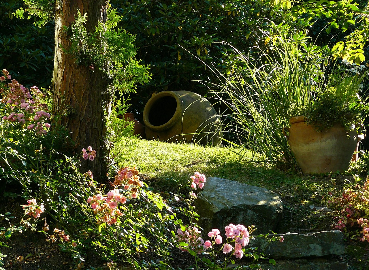 Pomysły na doniczki do ogrodu – jak ozdobić swój ogród za pomocą różnych rodzajów doniczek?