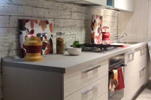Podłoga drewniana od IKEA – jak stworzyć stylowe i wygodne wnętrze?